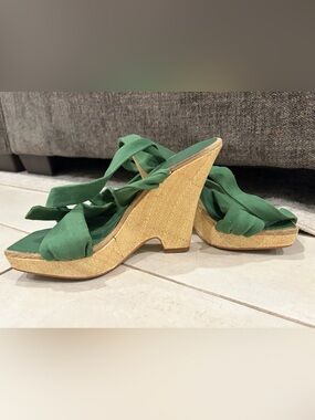Vintage Y2k Green Wedge Sandals with Wrap Straps size 7